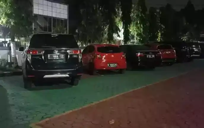 Komisi Pemberantasan Korupsi (KPK) menyita 15 mobil dari anggota DPR dari Fraksi Nasdem Satori yang menjadi tersangka kasus dugaan korupsi dana CSR Bank Indonesia (BI) dan Otoritas Jasa Keuangan (OJK). Mobil tersebut terdiri dari berbagai merek.