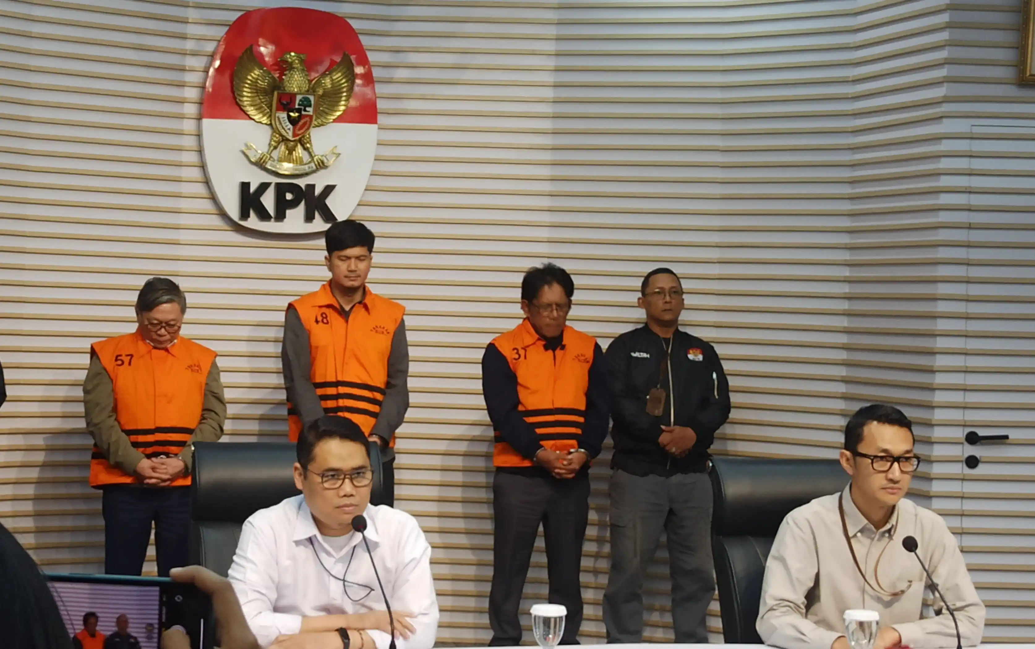 Konfrensi pers penetapan tersangka kasus dugaan suap di sektor kehutanan terkait kerja sama pengelolaan kawasan hutan (Foto: Dok/MI/Alb)