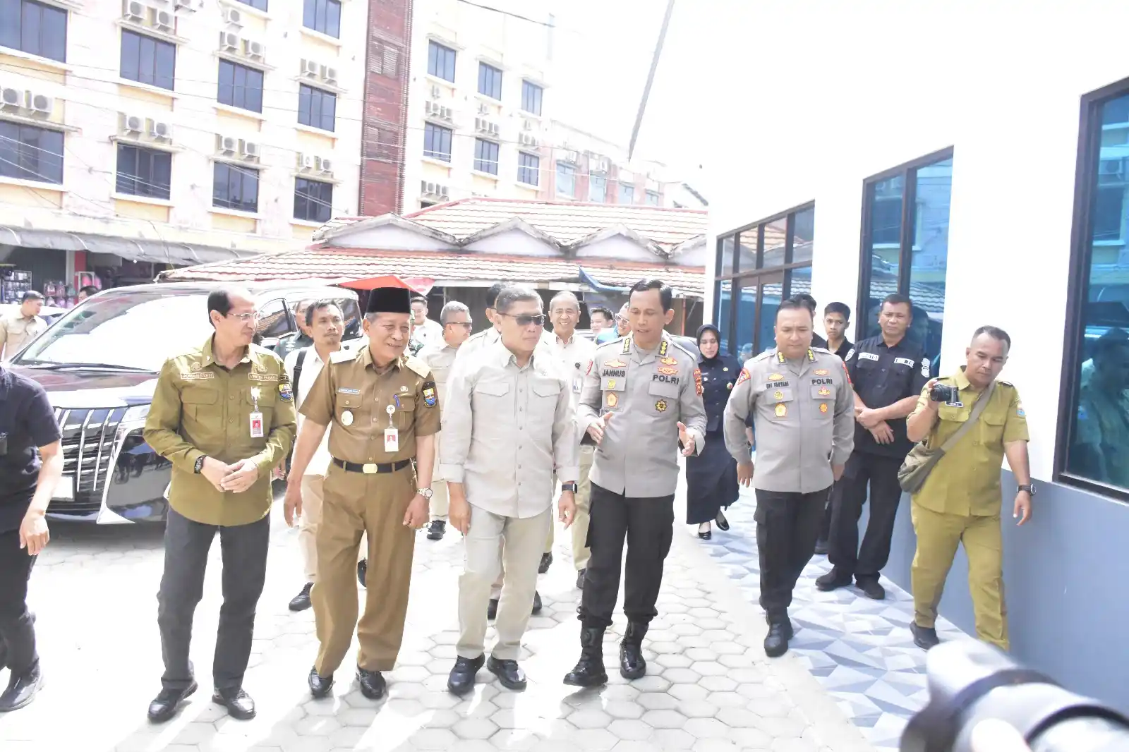Suasana kunjungan kerja Kepala KSP RI ke SPPG Polda Jambi yang turut dihadiri Wakil Gubernur, Kapolda, Danrem, dan jajaran pejabat daerah (Foto: Dok/MI)