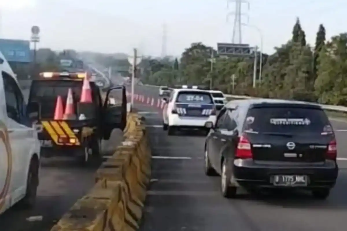 Rekayasa lalu lintas (lalin) lawan arah atau contraflow diterapkan di Tol Jagorawi arah Puncak sesuai diskresi Kepolisian. [Foto: ANT-Jasa Marga]