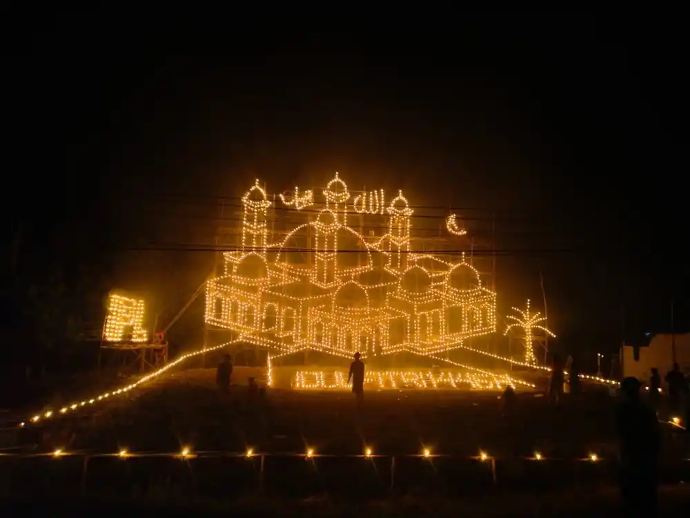 PT Timah Jaga Tradisi Lampu Colok di Kabupaten Karimun [Foto: Doc. PT Timah]