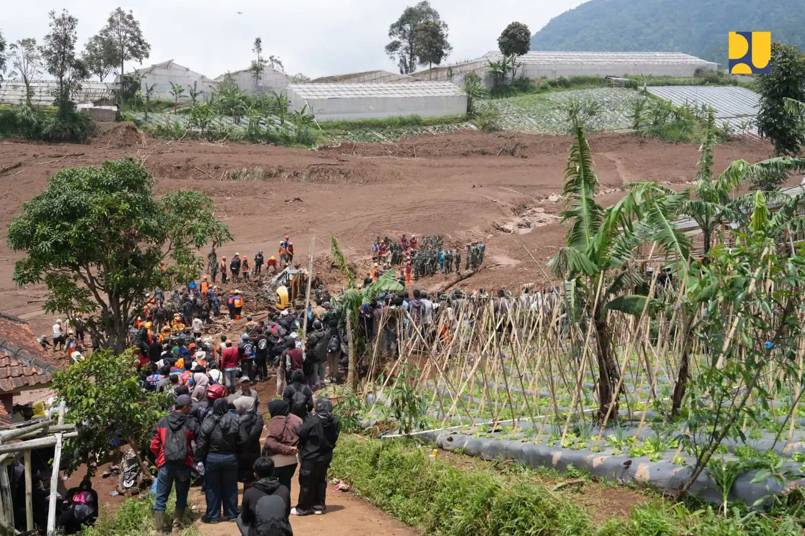 Menteri Pekerjaan Umum (PU) Dody Hanggodo meninjau langsung penanganan bencana longsor di Desa Pasirlangu, Kecamatan Cisarua, Kabupaten Bandung Barat, Minggu (25/1/2026).