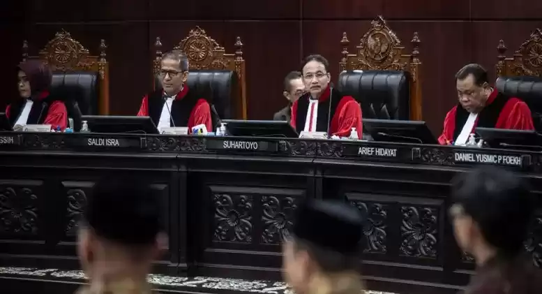 Mahkamah Konstitusi (MK) mengabulkan sebagian permohonan uji materi terhadap Undang-Undang Nomor 11 Tahun 2021 tentang Perubahan atas Undang-Undang Nomor 16 Tahun 2004 tentang Kejaksaan Republik Indonesia (UU Kejaksaan).