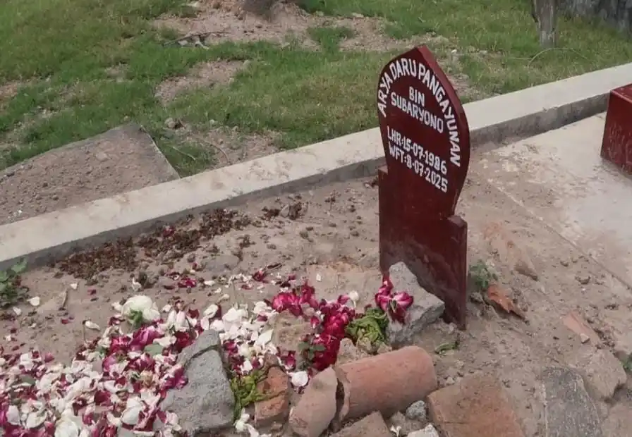 Makam Arya Daru (Foto: Istimewa)