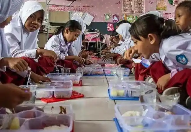 Makan Bergizi Gratis di Kendari Masih Menggunakan Dana Pribadi Presiden Prabowo Subianto (Foto: Ist)