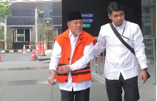 Mantan Gubernur Maluku Utara, Abdul Gani Kasuba (Kiri) (Foto: Ist)