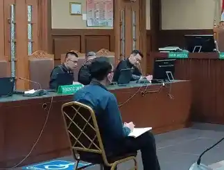 Hakim anggota nonaktif Pengadilan Negeri (PN) Surabaya, Heru Hanindyo dijatuhi pidana penjara selama 10 tahun atas kasus korupsi. Heru jadi hakim satunya-satunya menerima vonis paling berat kebanding Erintuah Damanik dan Mangapul dalam kasus suap dan gratifikasi vonis bebas Ronald Tannur dari pidana pembunuhan.