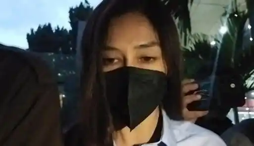 Maria Lestari usai diperiksa KPK, Jumat (17/1/2025) malam (Foto: Dok MI/Aswan)