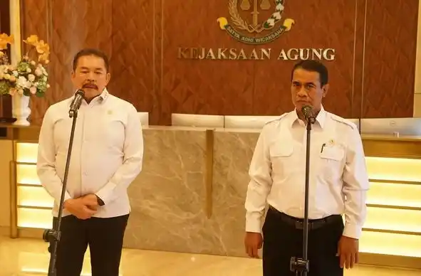 Menteri Pertanian (Mentan) Andi Amran Sulaiman (kanan) dan Jaksa Agung ST Burhanuddin (kiri) (Foto: Dok MI)