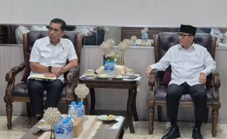 Menteri Desa dan Pembangunan Daerah Tertinggal, Yandri Susanto menemui Kabareskrim Polri Komjen Wahyu Widada (Foto: Repro)