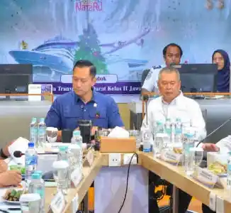 Menteri Koordinator Bidang Infrastruktur dan Pembangunan Kewilayahan Agus Harimukti Yudhoyono (Kiri) dan Menteri Perhubungan Dudy Purwagandhi (kanan). (Foto: Dok MI)