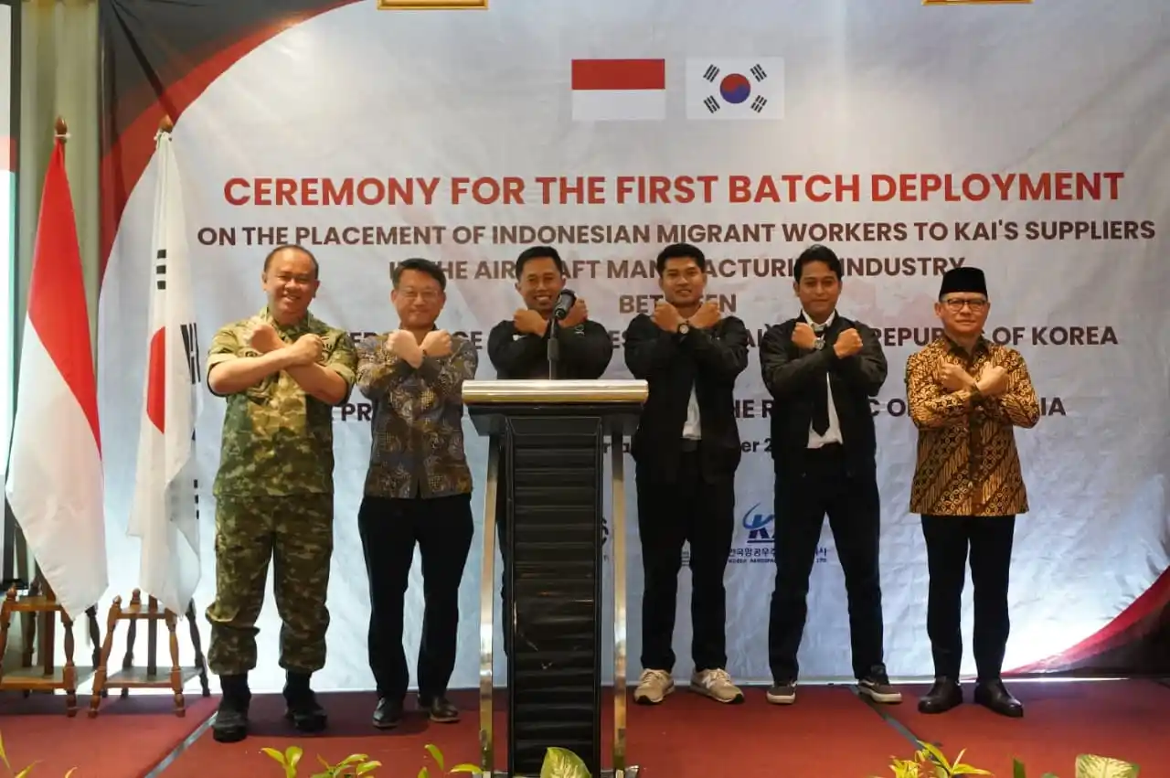 Menteri Mukhtarudin dalam acara syukuran dan pelepasan perdana penempatan 12 Pekerja Migran Indonesia ke Korea Aerospace Industries. (Dok. KemenP2MI)