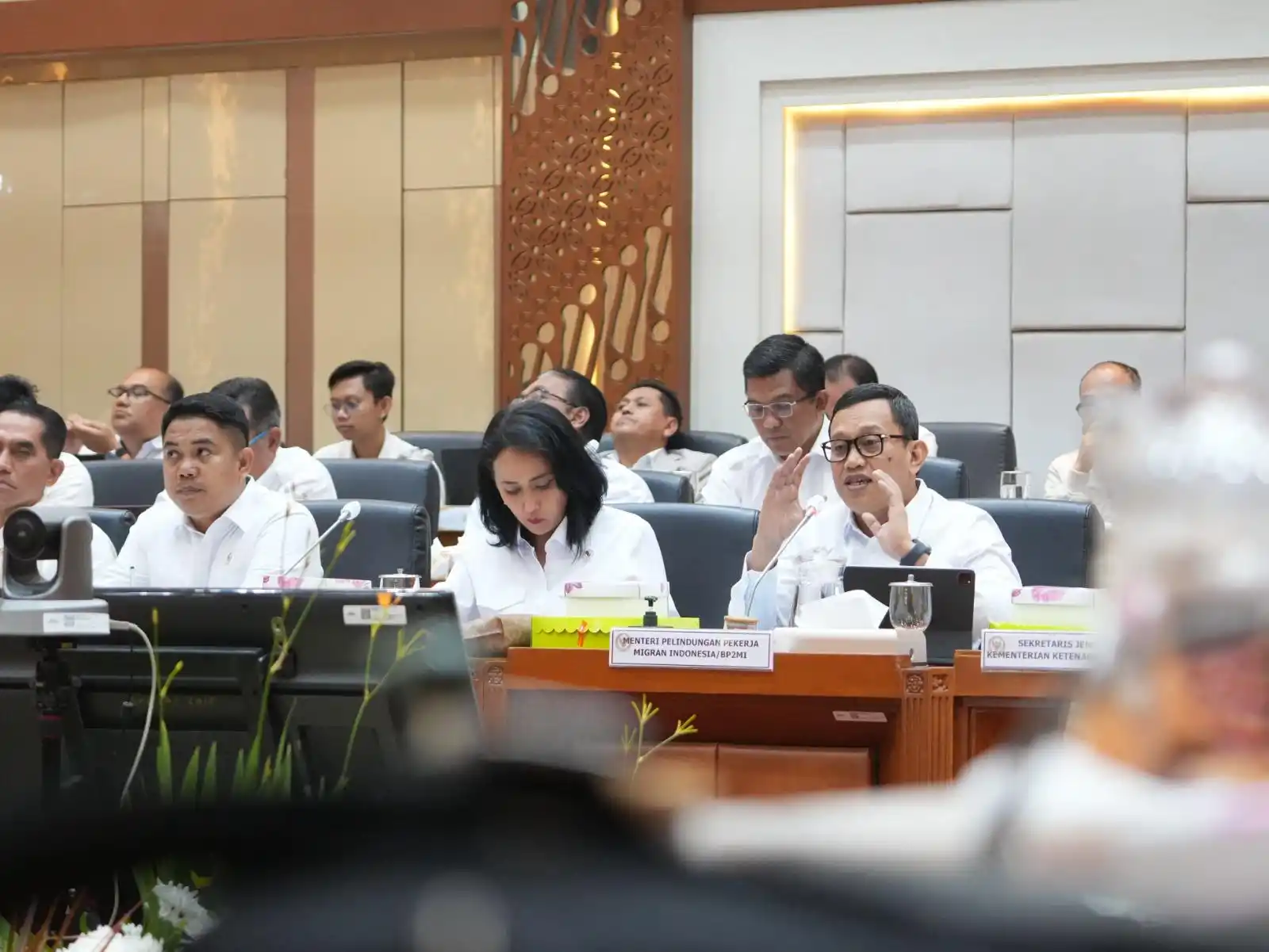Menteri P2MI Abdul Kadir Karding dan Wamen P2MI Christina Aryani dan Dzulfikar Ahmad Tawalla  saat Raker dengan Komisi IX DPR (Dok. MI)