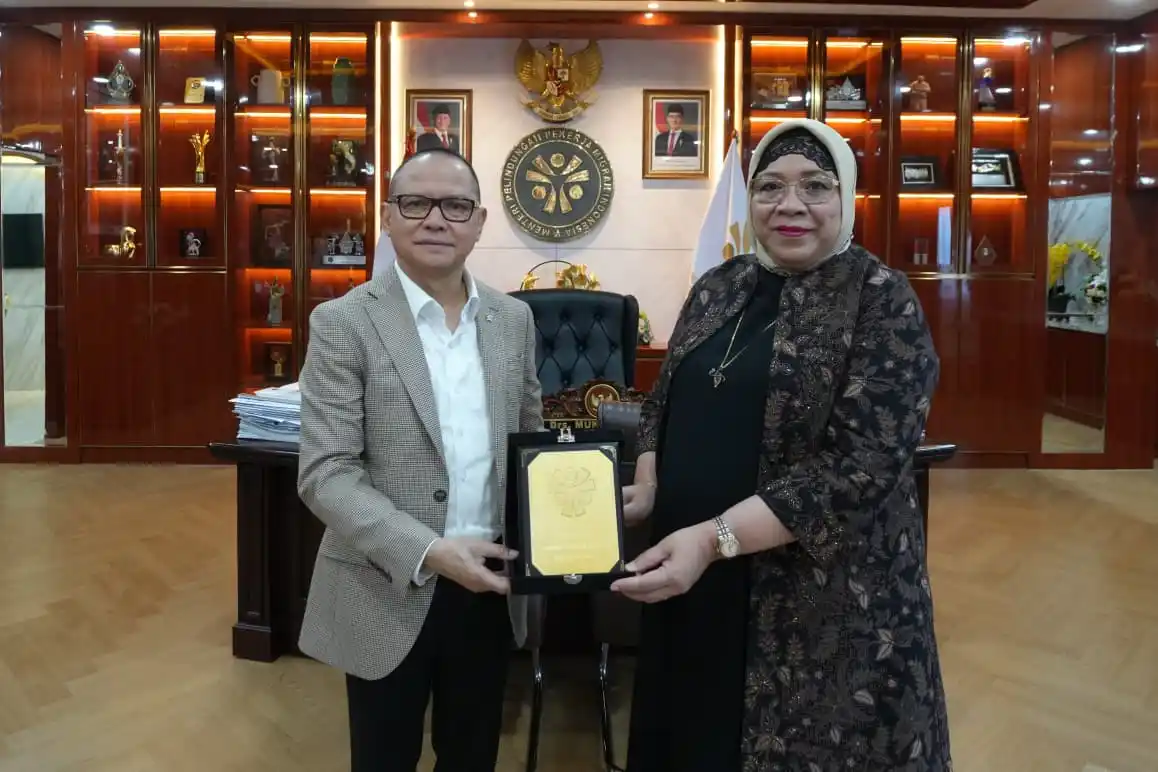 Menteri P2MI  Mukhtarudin bersama  Duta Besar RI untuk Kuwait, Lena Maryana Mukti. (Dok. MI)