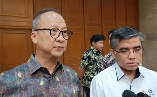 Menteri Perindustrian (Menperin), Agus Gumiwang Kartasasmita (kiri) dan Menteri Ketenagakerjaan, Yassierli (kanan) di Jakarta (Foto: Repro)