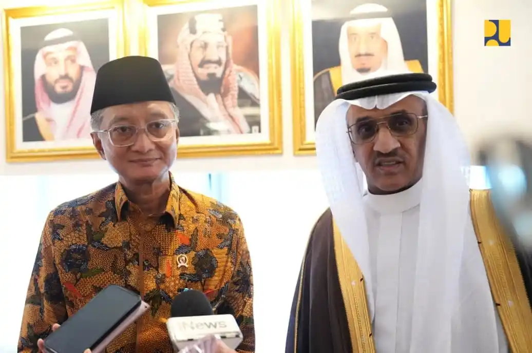 Menteri Pekerjaan Umum Dody Hanggodo bersama Menteri Lingkungan, Air, dan Pertanian Arab Saudi Abdulrahman Abdulmohsen Al Fadley. (Foto: PU)