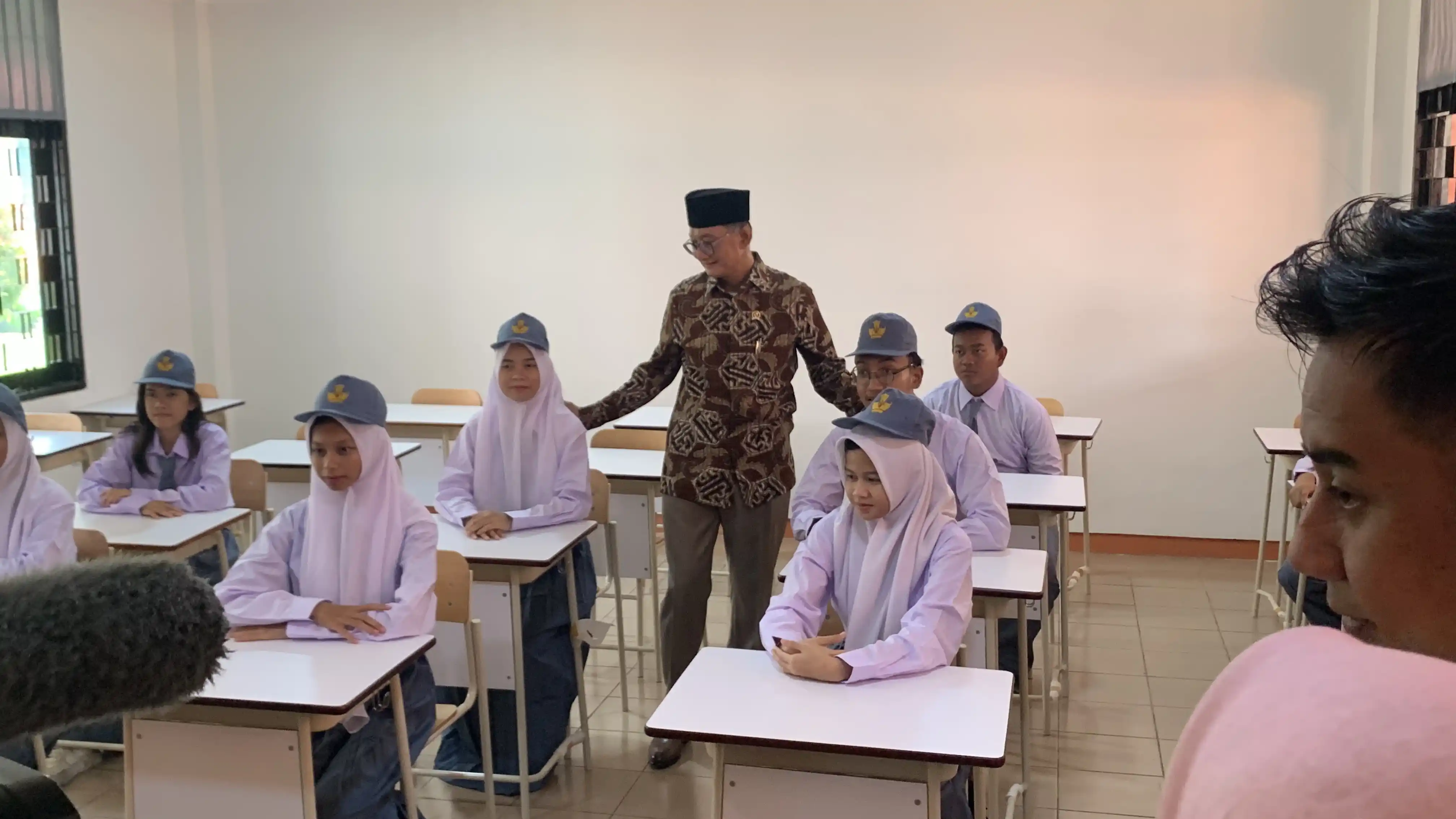 Menteri Pekerjaan Umum, Dody Hanggodo meninjau Sekolah Rakyat di Bekasi (foto: Zul Sikumbang)