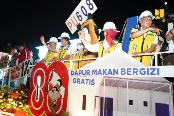 Mobil Hias Kementerian Pekerjaan Umum ambil bagian dalam Karnaval HUT RI ke-80. (Foto:Dik PU)