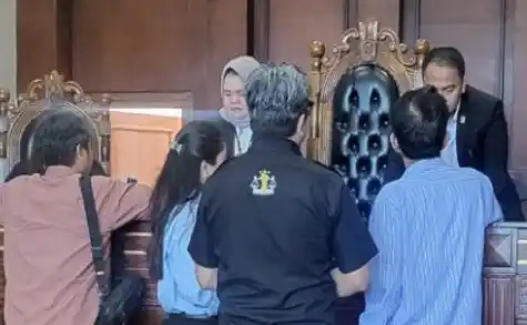 Suasana sidang gugatan wanprestasi H Sukiyat ke dua anak perusahaan PT Astra Otoparts, Tbk; PT Velasto Indonesia dan PT Ardendi Jaya Sentosa di PN Jakut, Senin (24/3/2025)