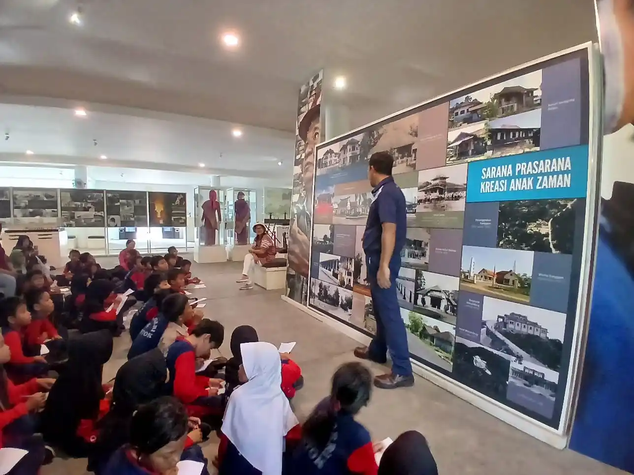 Siswa SDN 4 Mentok Antusias Belajar Sejarah di Museum Timah Indonesia [Foto: Doc. Timah]