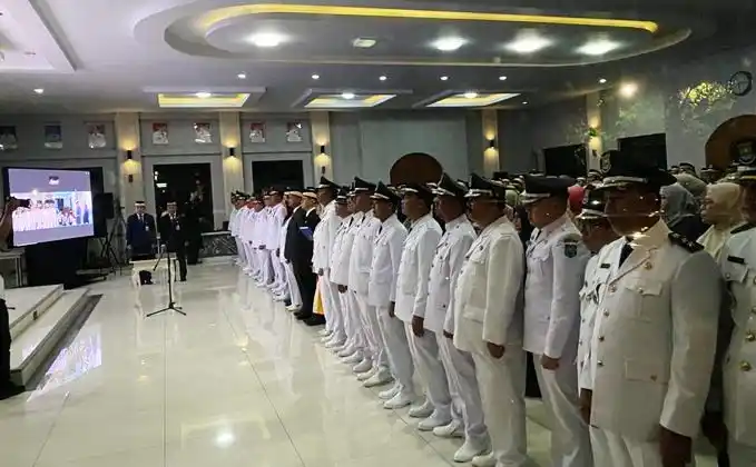 abupaten Tangerang kembali menjadi sorotan nasional setelah pelaksanaan rotasi dan mutasi pejabat struktural yang diduga sarat kepentingan keluarga dan politik. Sebanyak 387 pejabat eselon II dan III dilantik pada pertengahan Juli 2025 (Foto: Dok MI)