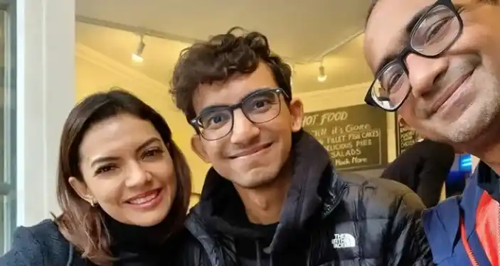 Najwa Shihab beserta anak dan suaminya. [Foto: Instagram/@najwashihab]