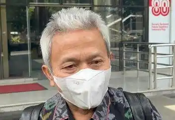 Eks Sekretaris Jenderal (Sekjen) Kementerian Agama (Kemenag), Nizar Ali, usai diperiksa sebagai saksi terkait dugaan korupsi kuota haji, Gedung KPK, Jakarta, Jumat (12/9/2025)