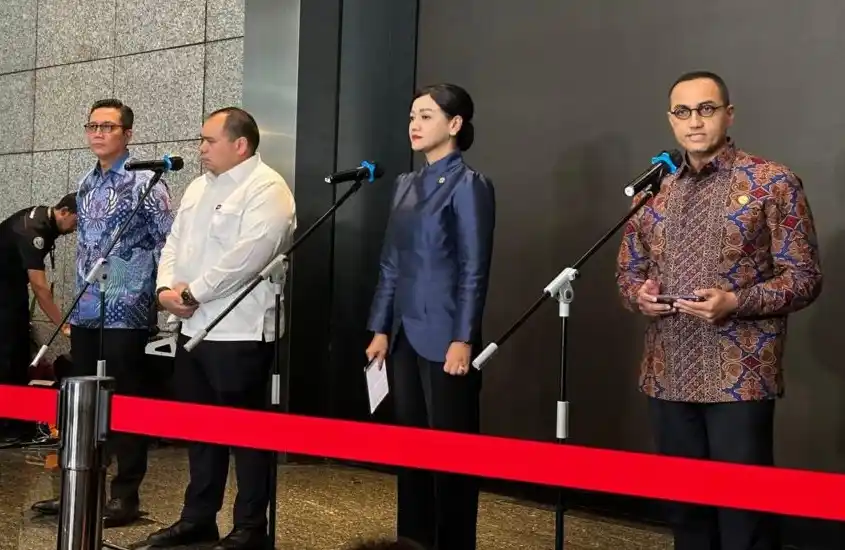 OJK bersama SRO dan Danantara saat ditemui di Gedung BEI, Jakarta, Senin (2/2/2026). (Foto: Dok MI)