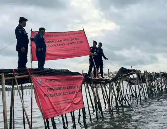 Penyegelan pagar laut sepanjang 30,16 km di pesisir Tangerang (Foto: Dok MI)