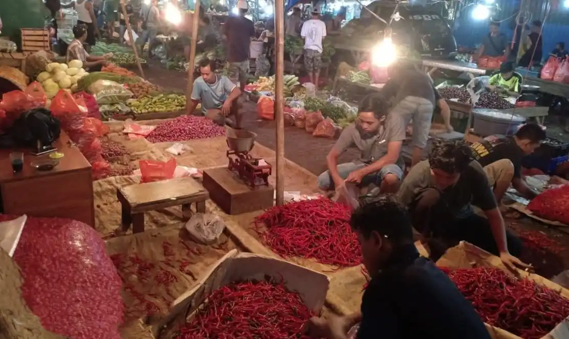 Kondisi pedagang Pasar Keranji Baru Kota Bekasi yang sedang direvitalisasi (Foto: Dok MI/M. Aritonang)