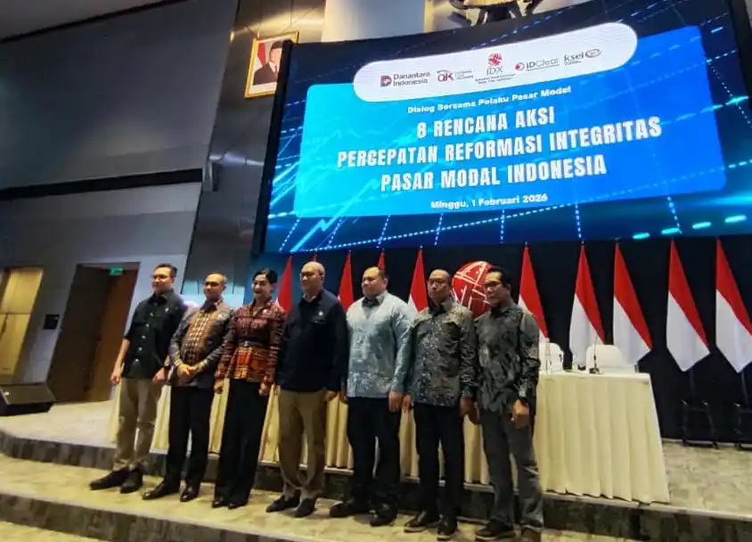 Pejabat Sementara (Pjs) Ketua Dewan Komisioner OJK, Friderica Widyasari Dewi saat ditemui dalam Dialog Pelaku Pasar Modal di Gedung BEI, Jakarta, Minggu (1/2/2026).