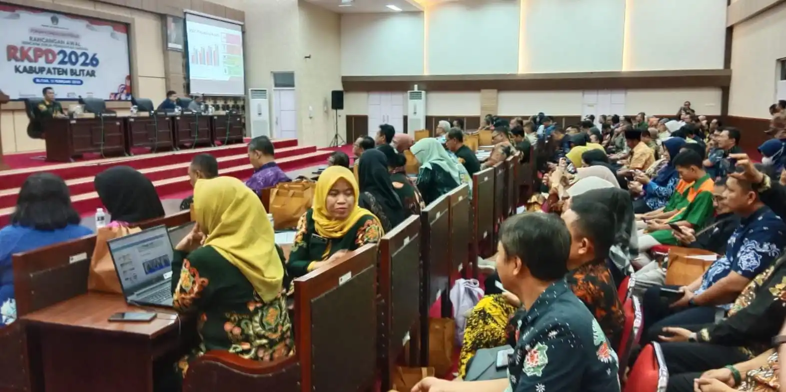 Suasana kegiatan forum konsultasi publik RKPD 2025, di Ruang Candi Penataran, Kantor Bupati Blitar (Foto: Dok MI/Joko Prasetyo)