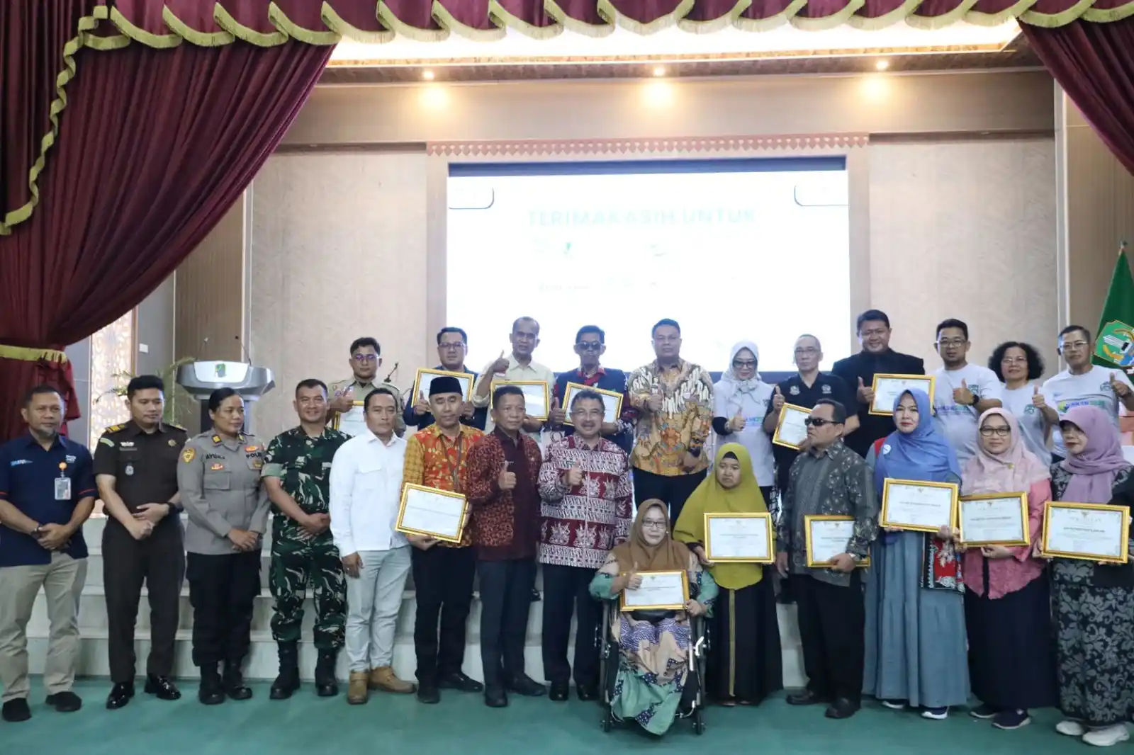 Pemerintah Kota Bekasi melalui Dinas Sosial Kota Bekasi menggelar peringatan Hari Kesetiakawanan Sosial Nasional (HKSN) dan Hari Disabilitas Internasional (HDI) Tahun 2025 di Balai Patriot, Kamis (18/12/2025).