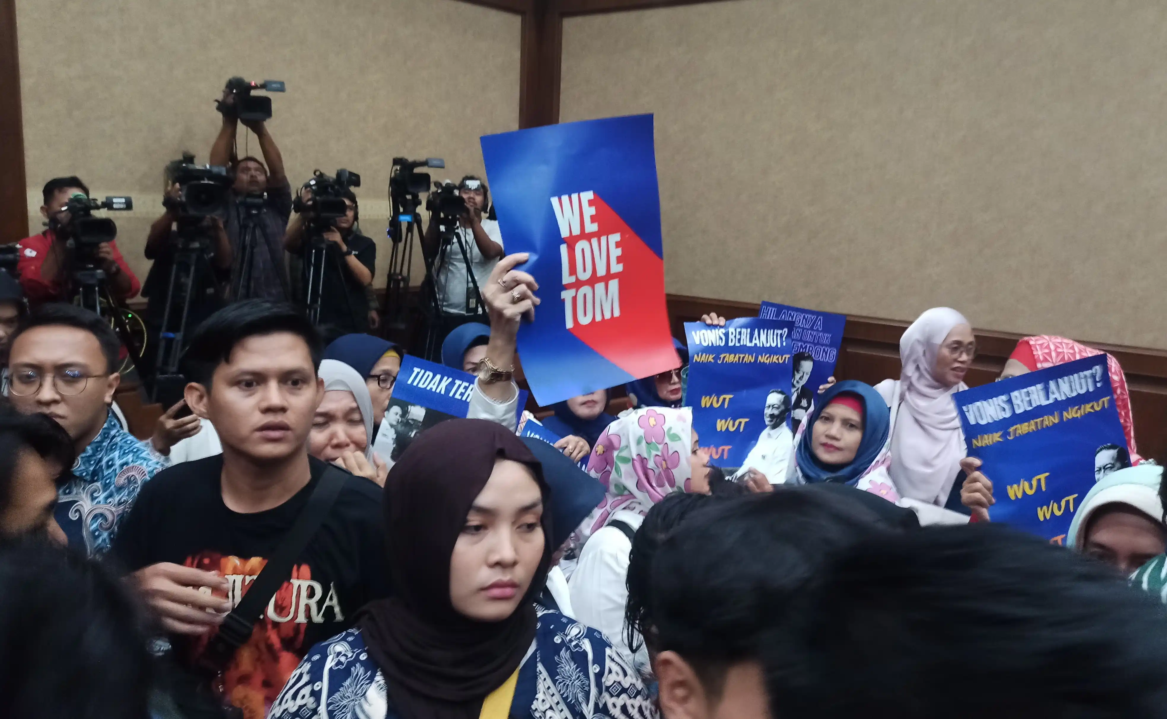 Para pendukung Tom Lembong di ruang sidang Pengadilan Tipikor Jakarta Pusat (Foto: Dok/MI/Alb)
