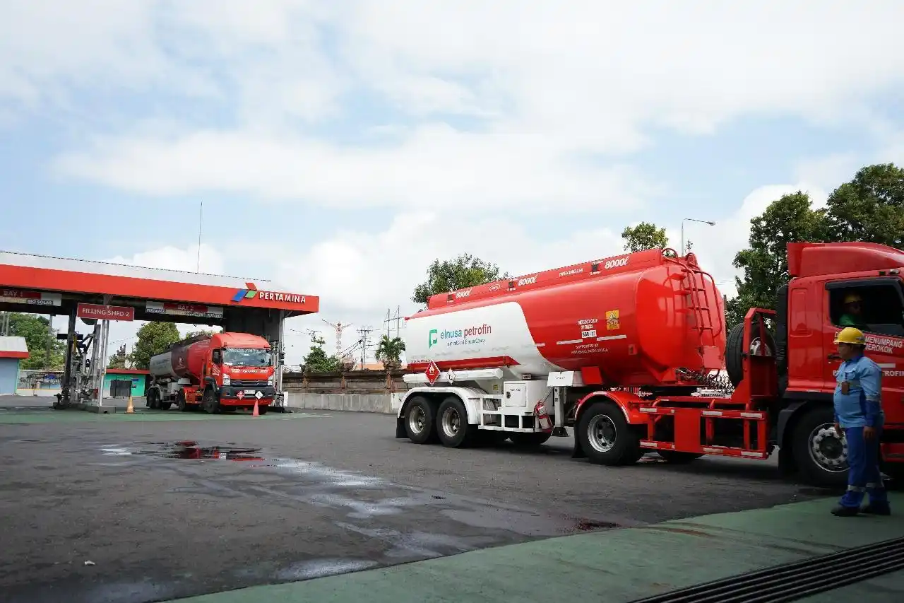 Pertamina Tambah 86 Mobil Tanki Pasca Penutupan Jalur Gumitir [Foto: Doc. Pertamina]