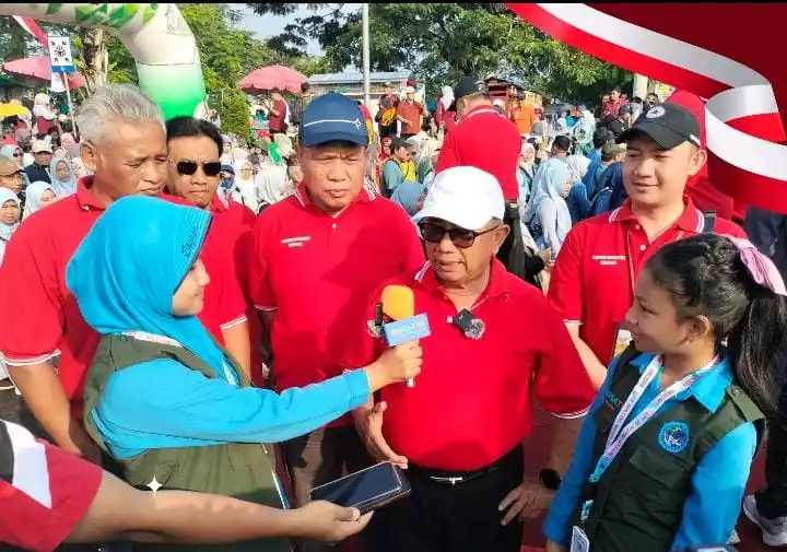 Reporter Cilik saat liputan Hari Pendidikan Nasional 2025 bersama Bupati Blitar Rijanto (Foto: Dok MI/Joko Prasetyo)