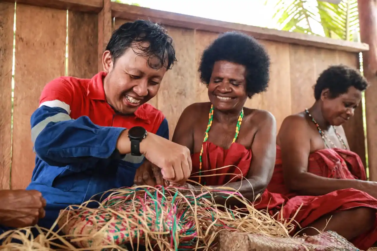 Pertamina Bangun Kampung Adat Malasigi Papua jadi Berdikari Energi [Foto: Doc. Pertamina]