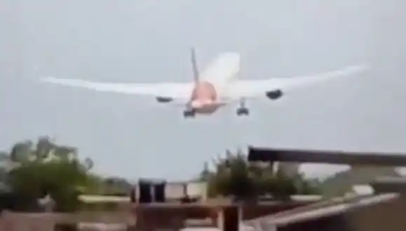 Saham Boeing merosot 4,2 persen usai kecelakaan pesawat Air India (Foto: Ist)