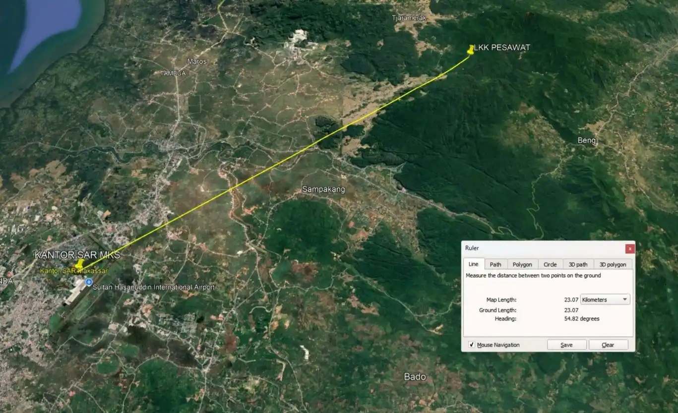 Rekaman rute penerbangan pesawat ATR 400 Indonesia Air Transport di Maros, Sulawesi Selatan, Sabtu (17/1/2026)