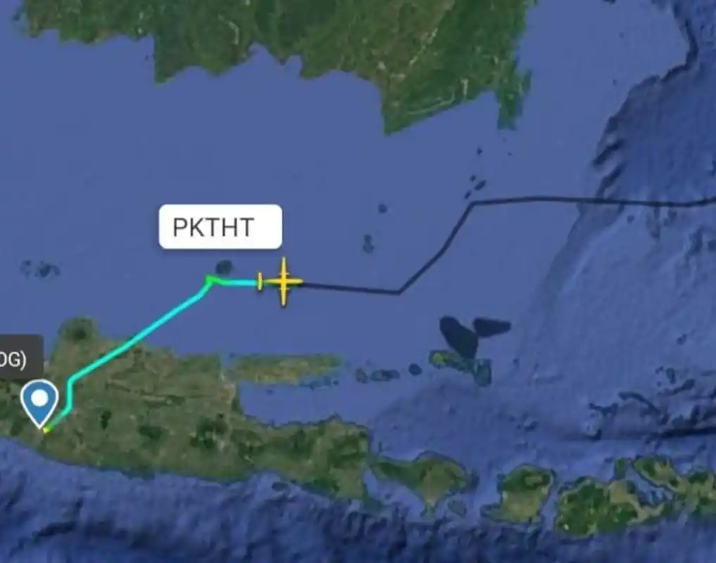 Pesawat ATR rute Yogyakarta–Makassar dilaporkan hilang kontak saat melintas di wilayah Maros, Sulawesi Selatan. Hingga jadwal mendarat, keberadaan pesawat yang membawa 11 orang belum diketahui. Basarnas bersama unsur terkait telah mengerahkan tim SAR untuk melakukan pencarian berdasarkan koordinat terakhir dari AirNav.