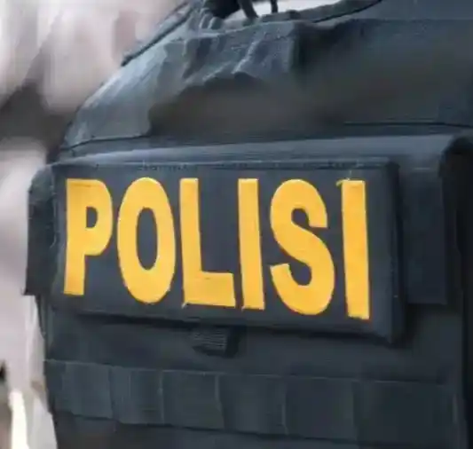 Baju Rompi Hitam Dengan Tulisan Polisi. (Dok Istimewa)