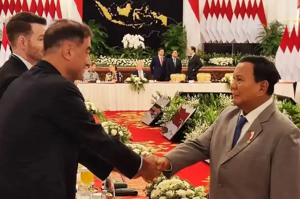 Presiden RI Prabowo Subianto bersalaman dengan salah satu pengusaha AS (Foto: tangkap layar)