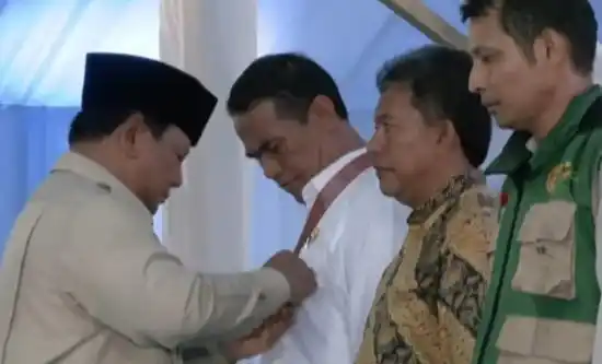 Prabowo Beri Penghargaan kepada Mentan hingga Petani (Foto: Tangkapan Layar)