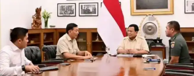 Presiden Prabowo Subianto menerima KSAD Jenderal TNI Maruli Simanjuntak, di Istana Kepresidenan Jakarta, Kamis (2/1/2025). [Foto: Instagram]
