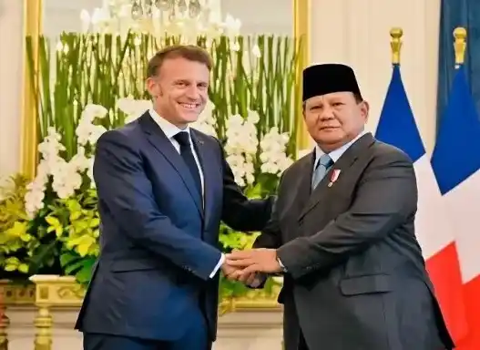 Presiden Prancis Emmanuel Macron dan Presiden Prabowo Subianto (Foto: Repro)