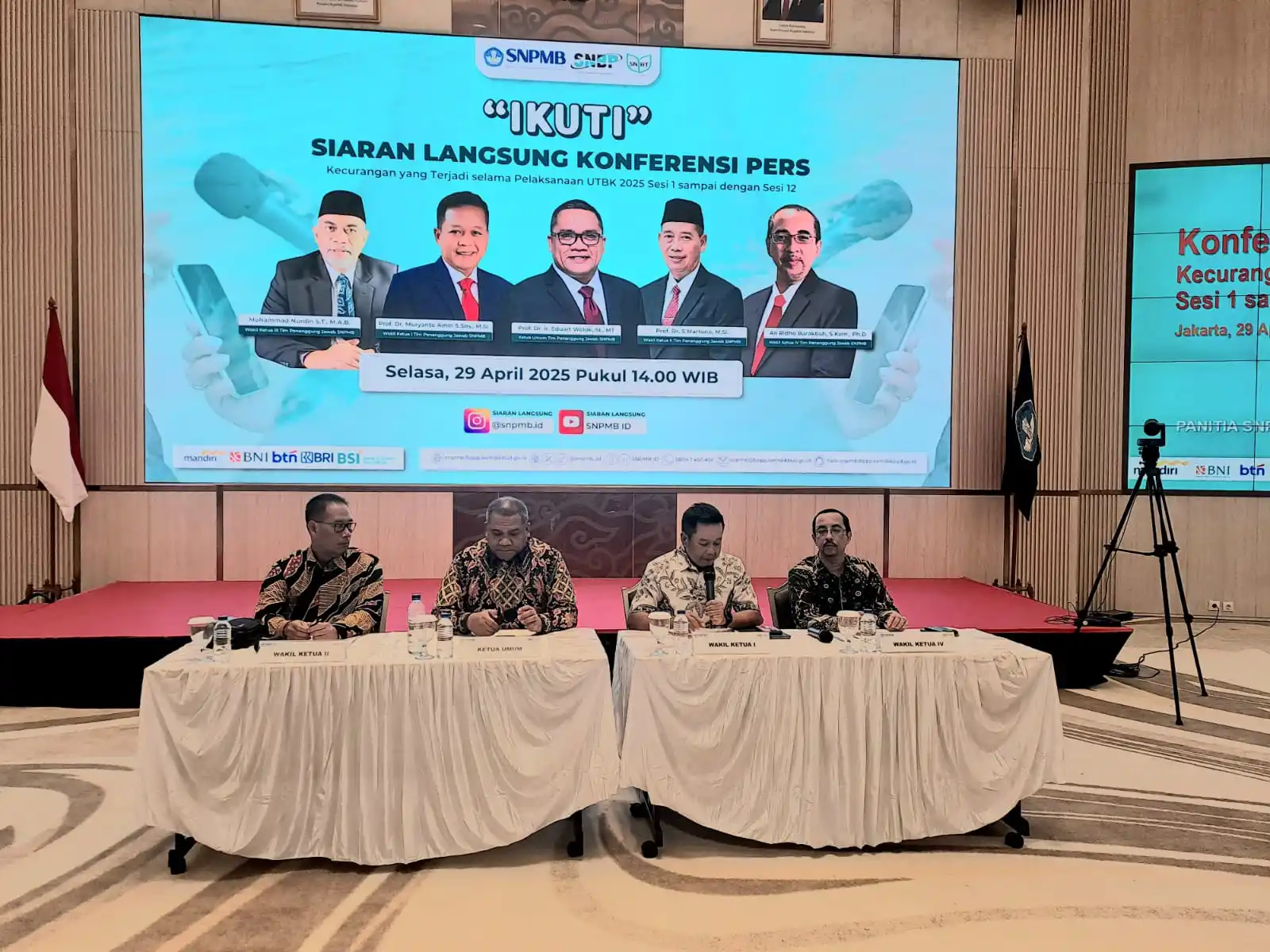 Ketua Umum Tim Penanggung Jawab SNPMB, Eduart Wolok, dalam Konferensi Pers Kecurangan (Foto. Rizal)