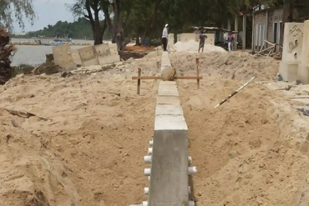 PT Timah Bangun Penahan Abrasi di Pantai Pongkar [Foto: Doc. PT Timah]