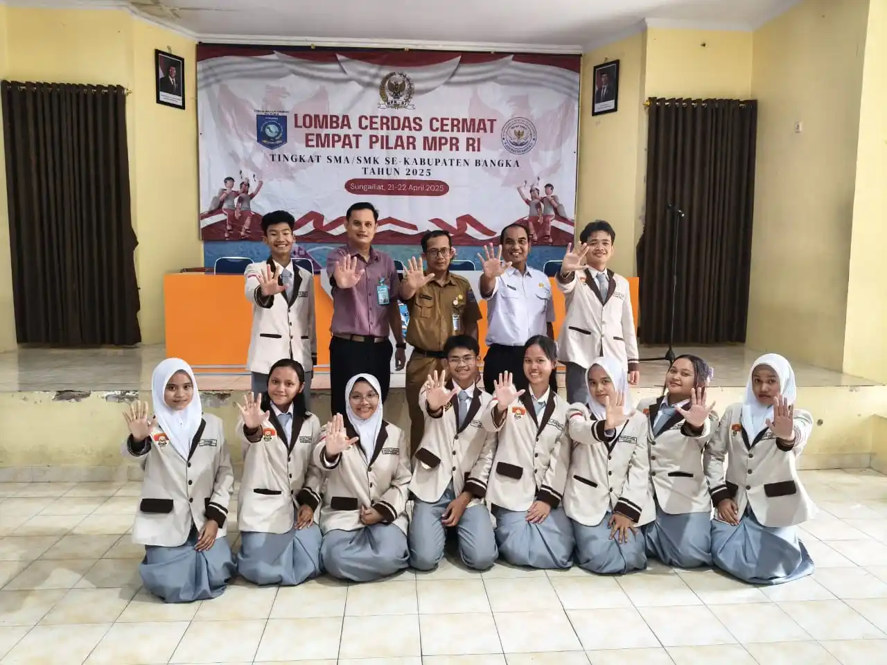 Siswa Boarding School PT Timah Juara Pertama LCC Empat Pilar [Foto: Doc. PT Timah]