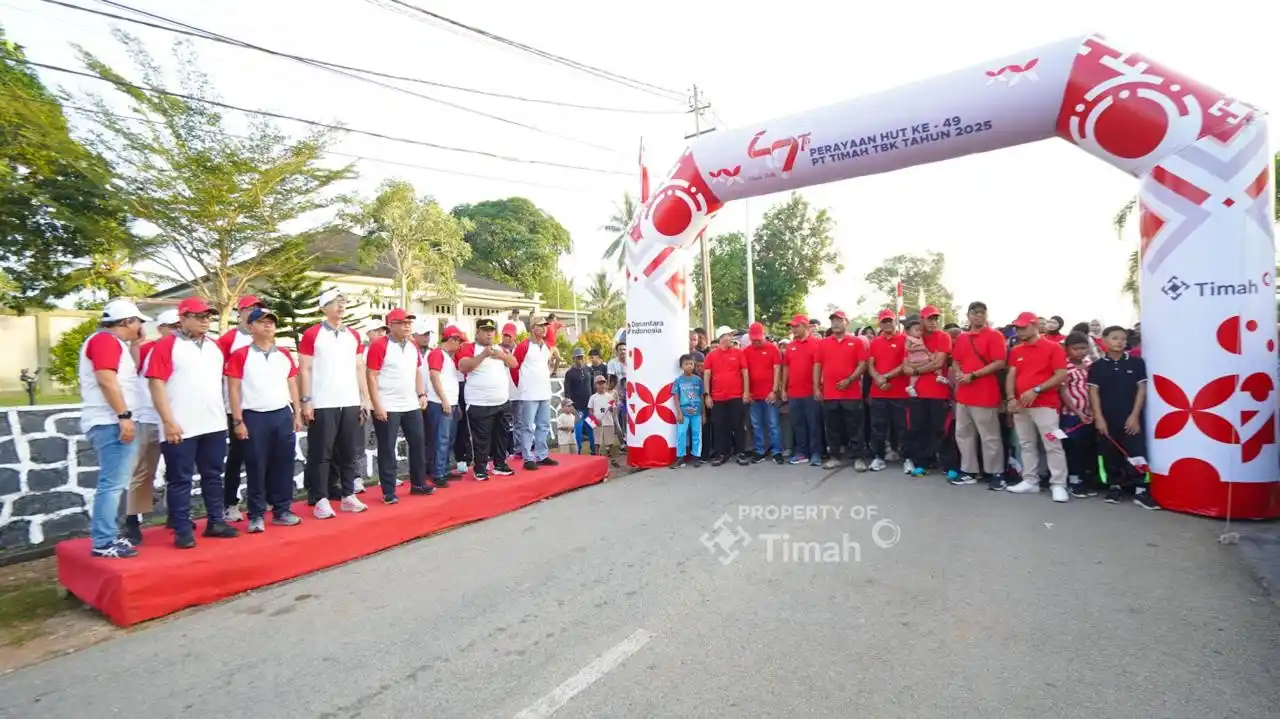 Ribuan masyarakat tumpah ruah memadati Lapangan Upacara PT Timah Tbk, Desa Gemuruh, Kecamatan Kundur Barat, Kabupaten Karimun untuk mengikuti rangka kegiatan HUT ke-49 PT Timah yang dilaksanakan, pada Minggu (20/7/2025). [Foto: Doc. PT Timah]