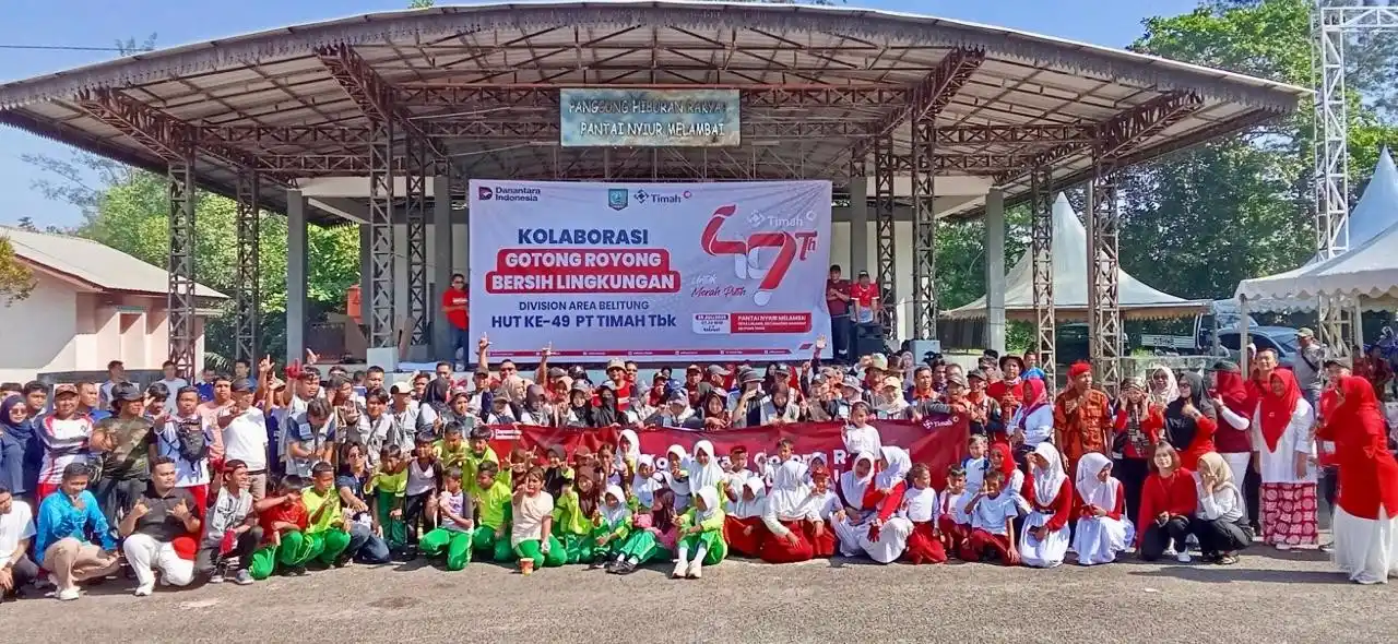 PT Timah-Pemda Belitung Kolaborasi Jaga Kebersihan Destinasi Wisata Pantai Nyiur Melambai [Foto: Doc. PT Timah]